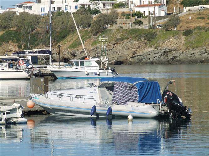 Στην Άνδρο με φουσκωτό