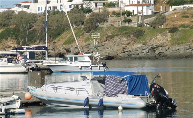 Στην Άνδρο με φουσκωτό